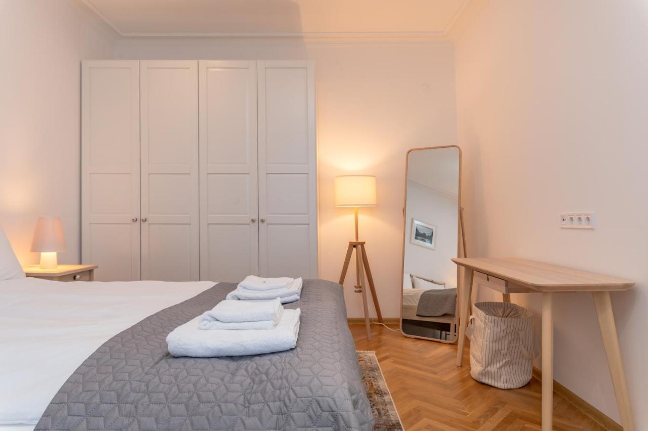 Industrial 2-Bdr Flat By The National Stadium Sofia Bagian luar foto
