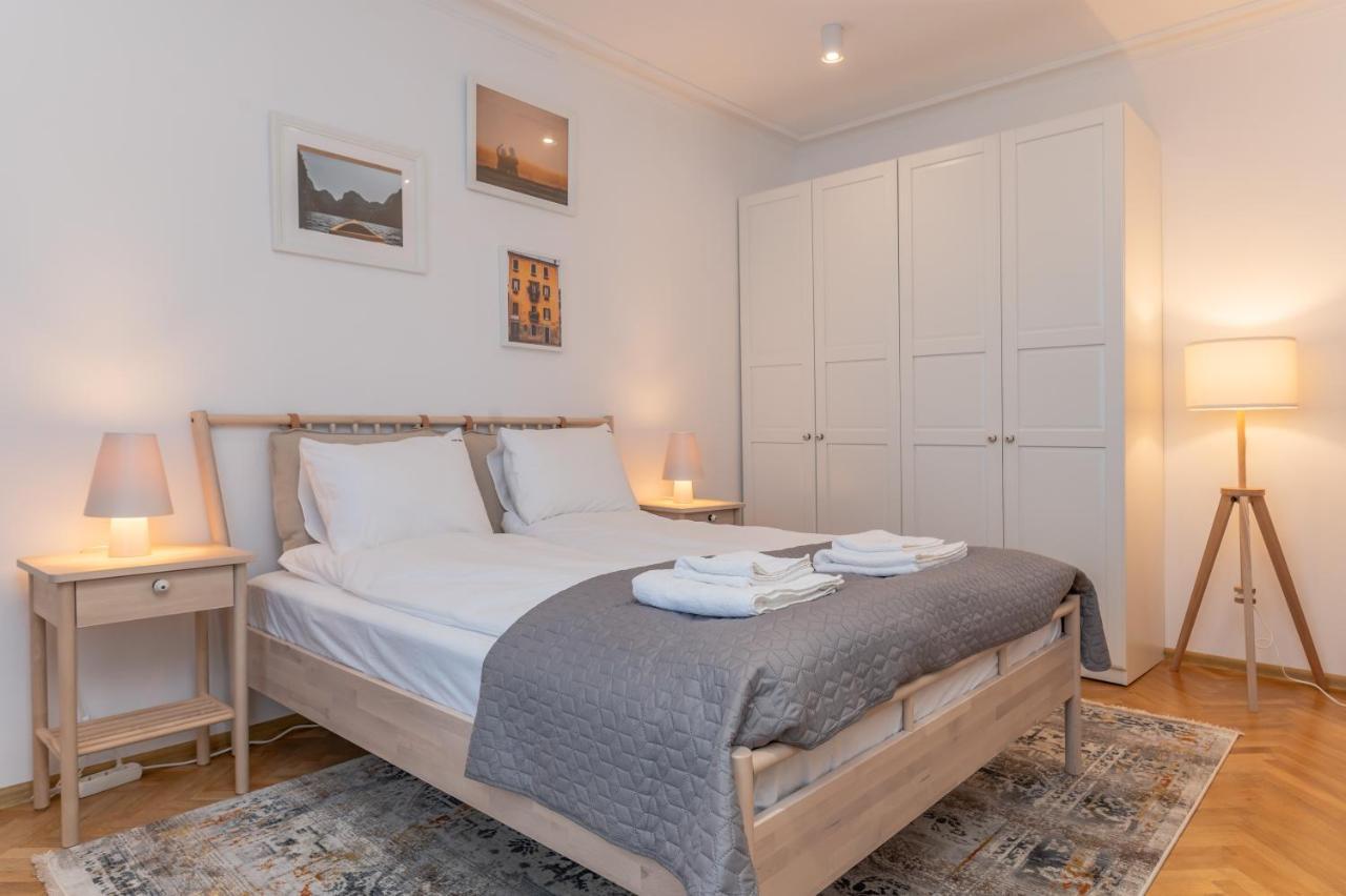 Industrial 2-Bdr Flat By The National Stadium Sofia Bagian luar foto